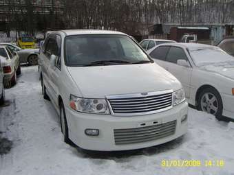 2000 Nissan Bassara Pictures