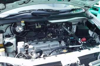2000 Nissan Bassara Pics