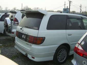 2000 Nissan Bassara Pictures