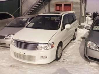 Nissan bassara 2000