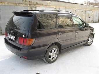 2000 Nissan Bassara Pictures