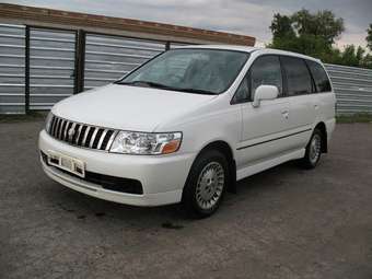 2000 Nissan Bassara Photos