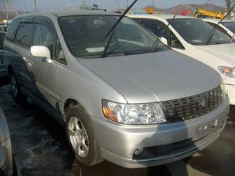 2000 Nissan Bassara Pictures