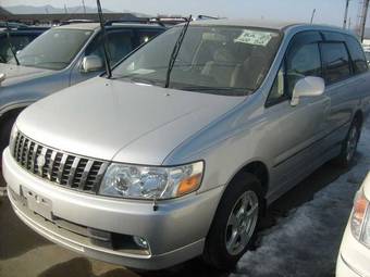 2000 Nissan Bassara Pics