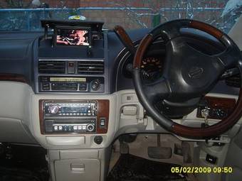 2000 Nissan Bassara Pictures