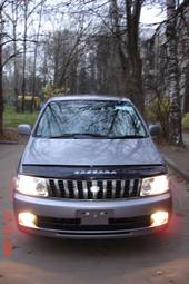 2000 Nissan Bassara Pictures