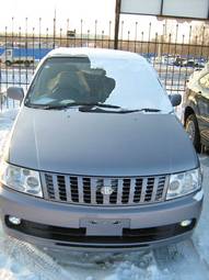 2000 Nissan Bassara Pictures
