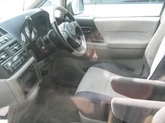 2000 Nissan Bassara Pictures