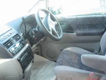 2000 Nissan Bassara Pictures