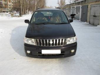 2000 Nissan Bassara Images