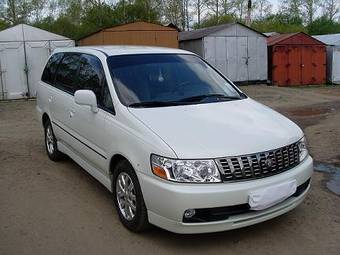 2000 Nissan Bassara Pictures