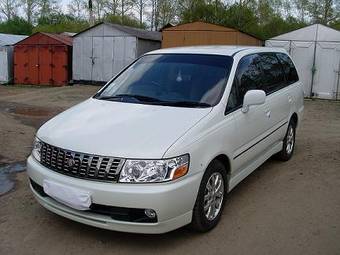 2000 Nissan Bassara Pictures