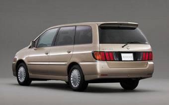 2000 Nissan Bassara Photos
