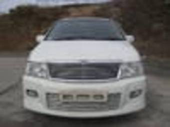 2000 Nissan Bassara Pictures