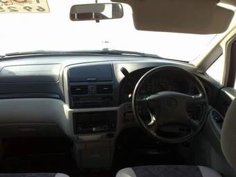 2000 Nissan Bassara Pics