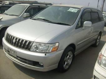2000 Nissan Bassara Pictures