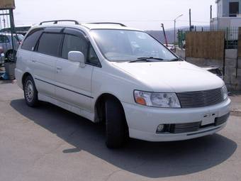 2000 Nissan Bassara Images