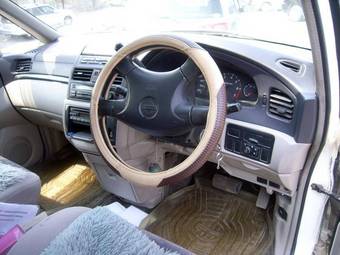 2000 Nissan Bassara Pictures