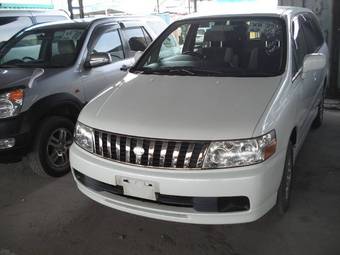 2000 Nissan Bassara Pictures