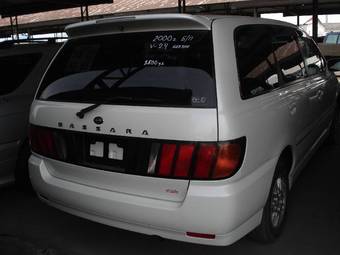 2000 Nissan Bassara Pictures