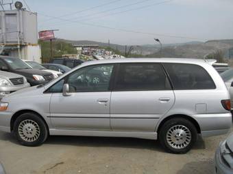 2000 Nissan Bassara Pictures