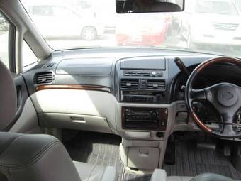 2000 Nissan Bassara Pictures