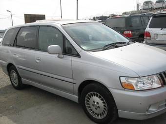 2000 Nissan Bassara Photos