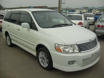 2000 Nissan Bassara Pictures