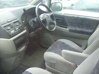 2000 Nissan Bassara Pictures