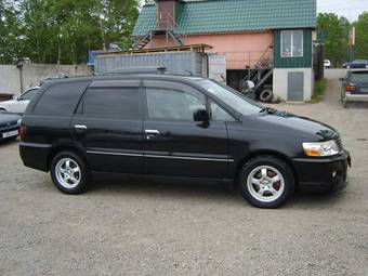 2000 Nissan Bassara Photos