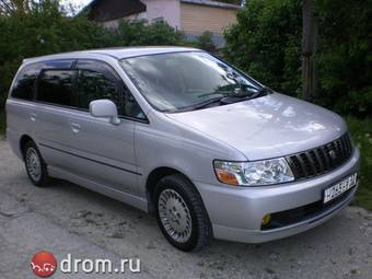 2000 Nissan Bassara Pics