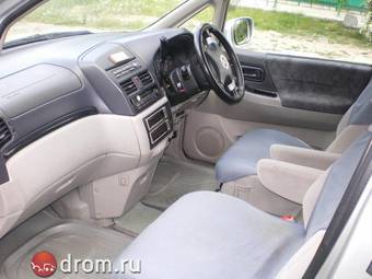 2000 Nissan Bassara Pictures