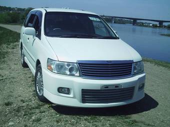 2000 Nissan Bassara Photos