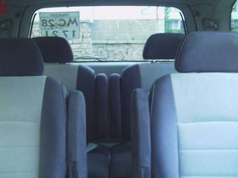 2000 Nissan Bassara Pictures