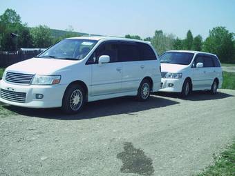 2000 Nissan Bassara Photos