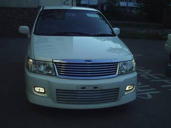 2000 Nissan Bassara Pictures