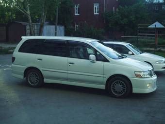 2000 Nissan Bassara Wallpapers