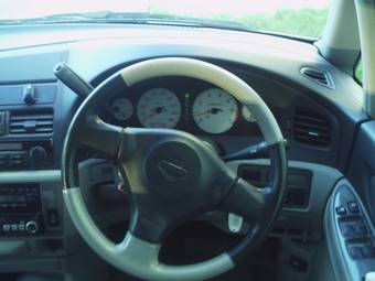 2000 Nissan Bassara Pictures