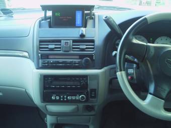 2000 Nissan Bassara Pics