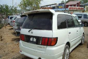 2000 Nissan Bassara Pictures