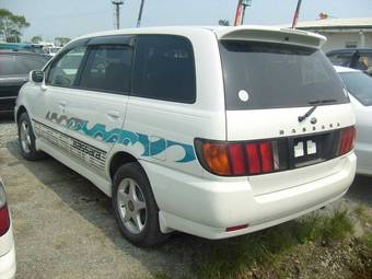 2000 Nissan Bassara Photos