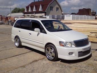 2000 Nissan Bassara Photos