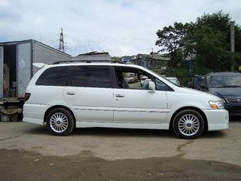 2000 Nissan Bassara Pictures