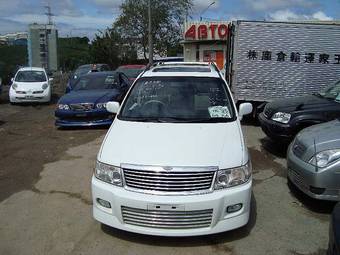 2000 Nissan Bassara Images