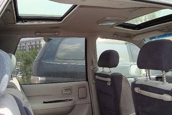 2000 Nissan Bassara Pics