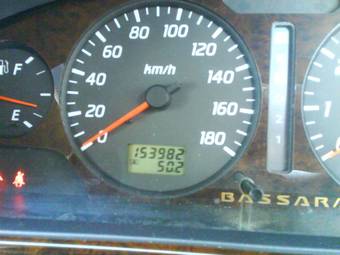 2000 Nissan Bassara Pictures