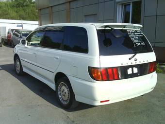 2000 Nissan Bassara Photos