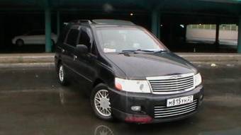 2000 Nissan Bassara Pictures