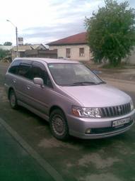 2000 Nissan Bassara Photos