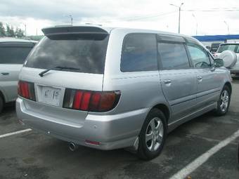 2000 Nissan Bassara Pictures